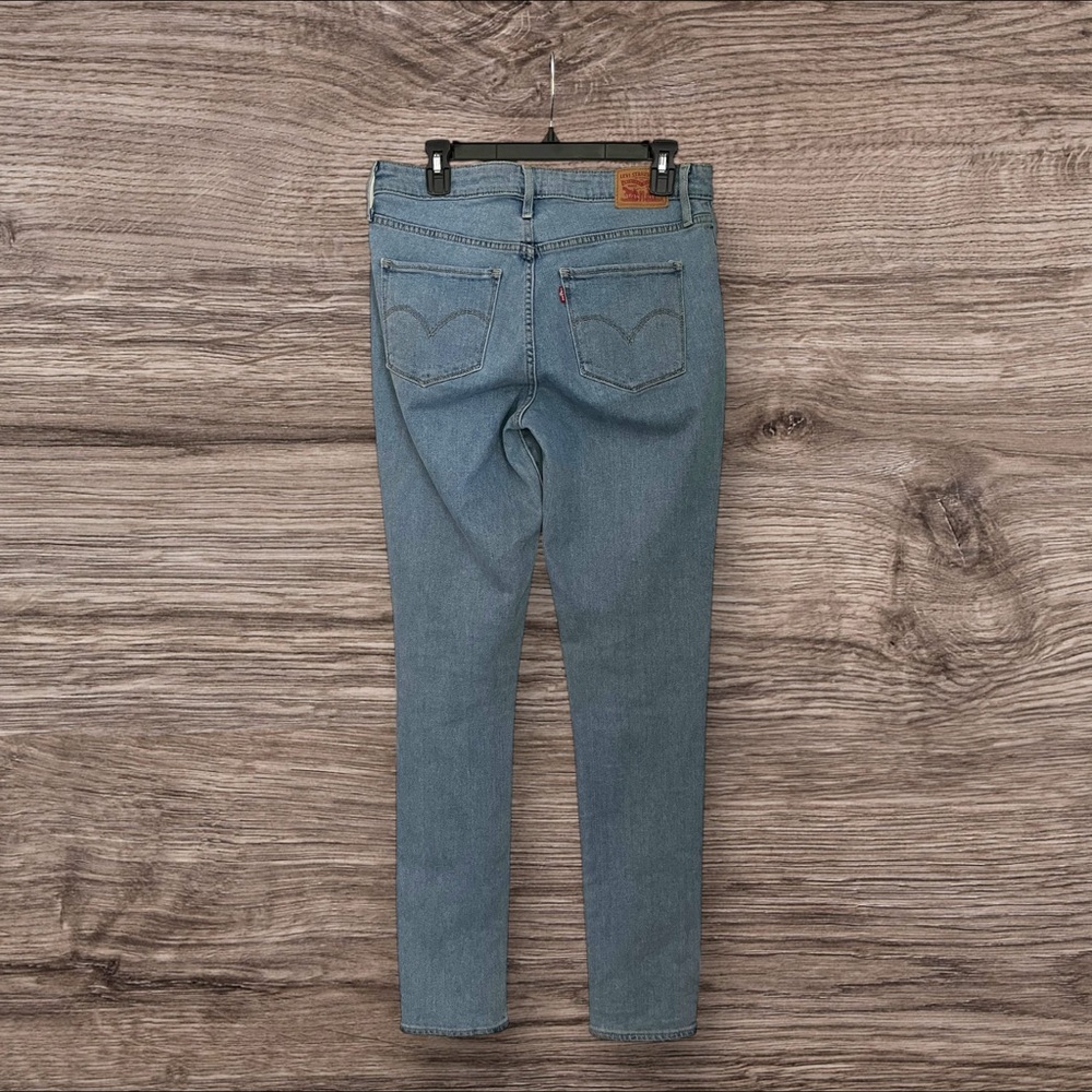 Levi’s 721 high rise skinny jeans in a light wash